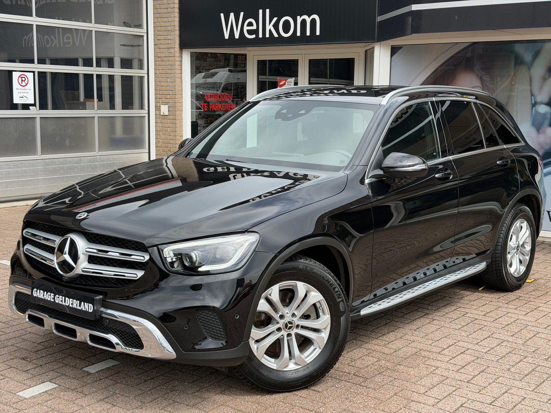 Mercedes-Benz GLC-klasse 200 4MATIC Premium Plus | Trekhaak, Gebruikt, Zwart, 2000 kg, Leder en Stof