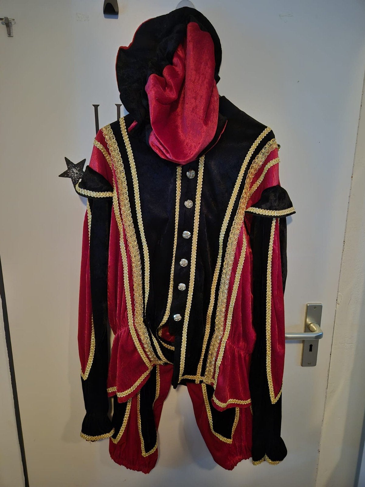 Prachtig Zwarte Piet kostuum - Maat S, Diversen, Sinterklaas, Ophalen of Verzenden, Zo goed als nieuw