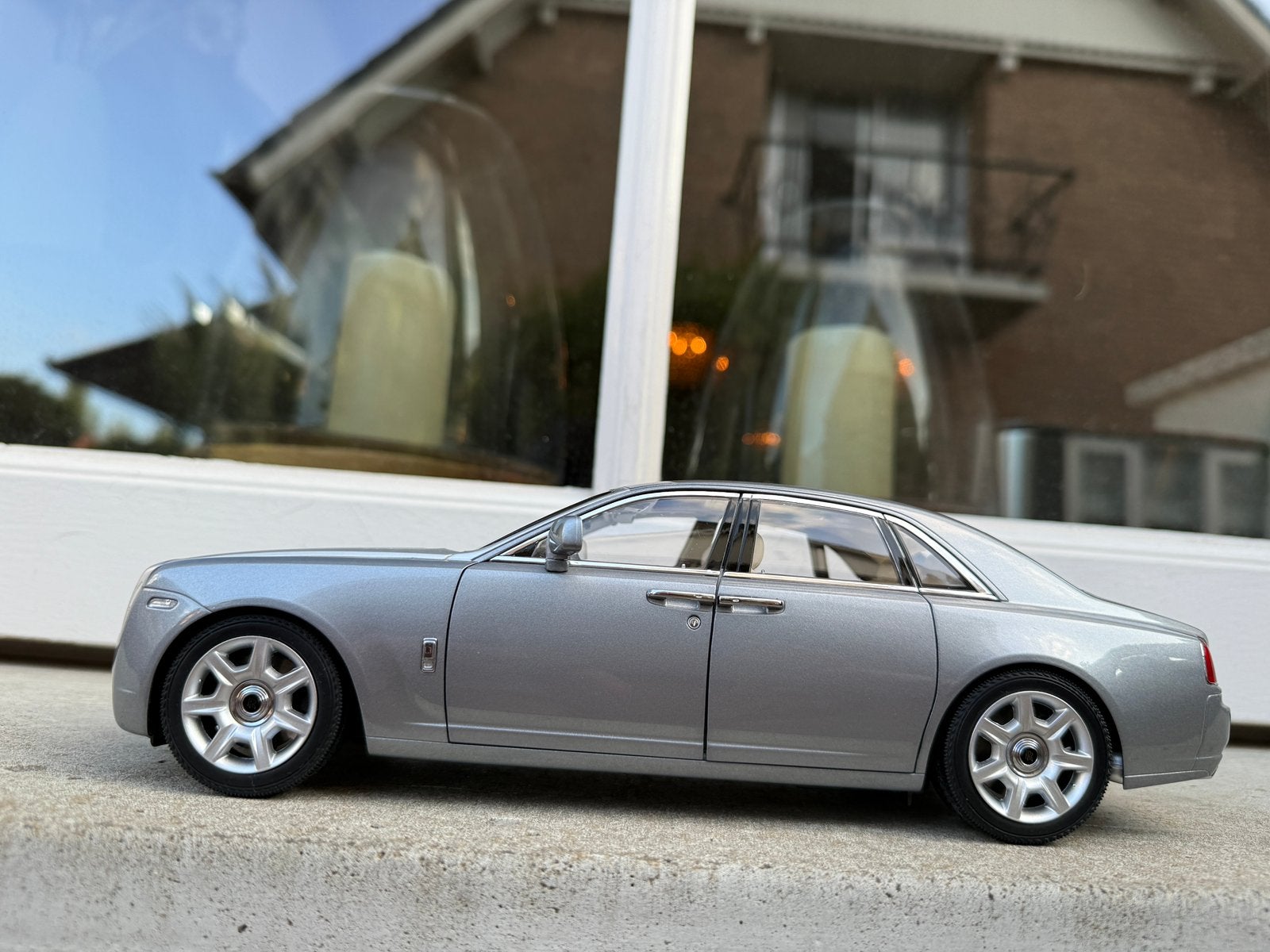 1:18 Rolls-Royce Ghost Jubilee Silver Kyosho No.08801S, Kyosho, Auto, Ophalen of Verzenden, Zo goed als nieuw