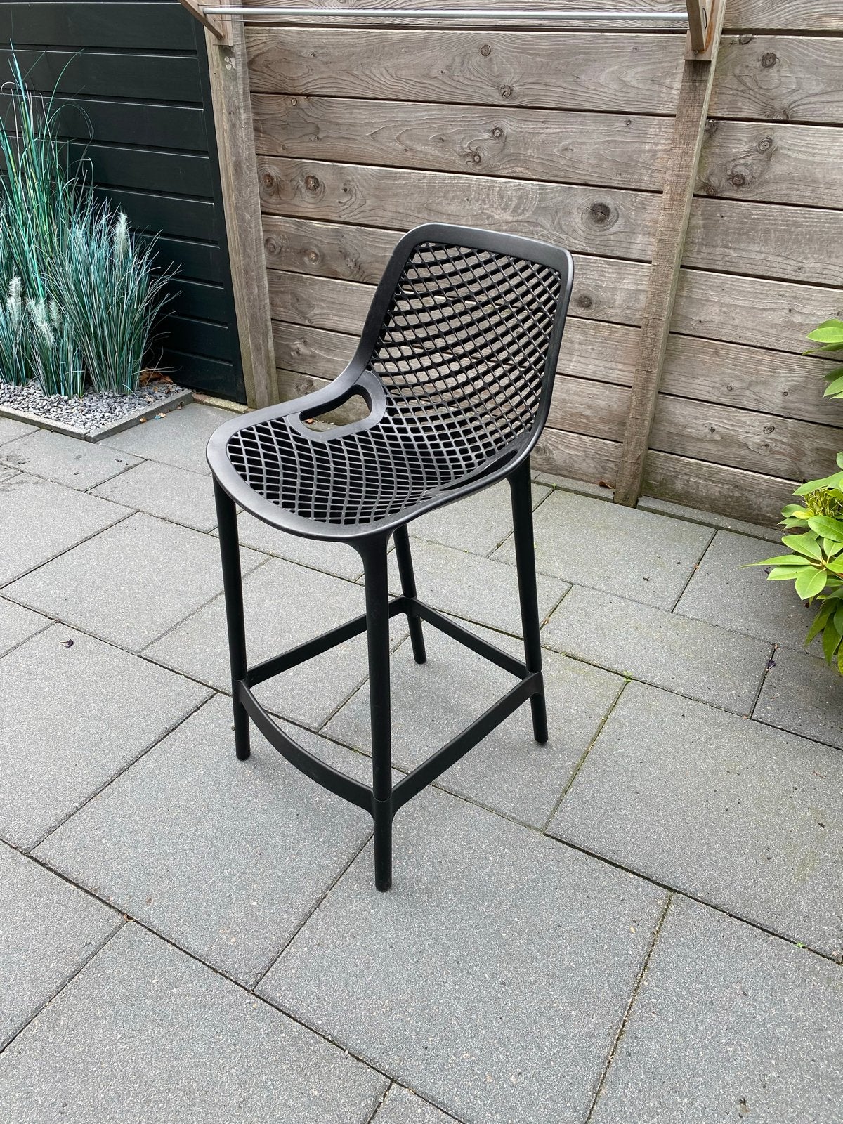 Air Chair barkruk - Zwart - Kunststof 65cm, Huis en Inrichting, Barkrukken, Ophalen, Kunststof, Met voetsteun, 60 tot 90 cm