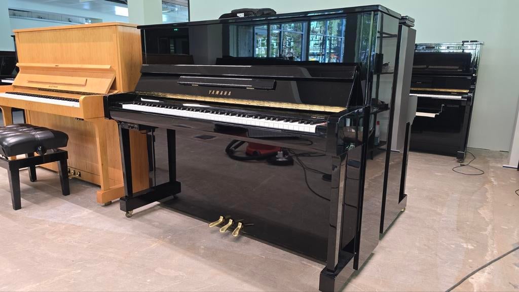Yamaha B3 silent piano uit 2010, Muziek en Instrumenten, Piano's, Ophalen, Zo goed als nieuw, Zwart