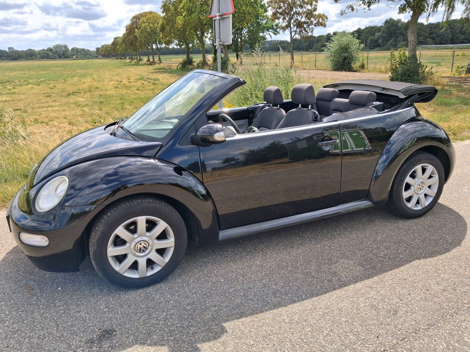 Volkswagen Beetle (Kever) 1.6 Cabriolet 75KW 2005 Zwart, Auto's, Volkswagen, Beetle (Kever), 4 cilinders, Cabriolet, 4 stoelen