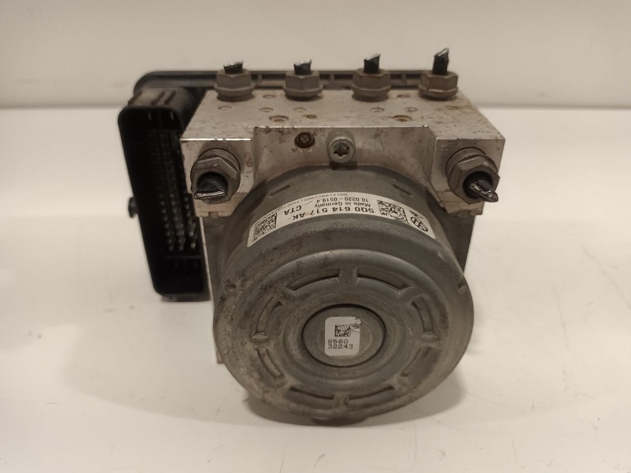 Abs pomp Volkswagen Golf, Onderdelen@venauto.nl, Van der Ven Autorecycling B.V., Gebruikt, Ettenseweg 76, 4706 PB Roosendaal, The Netherlands