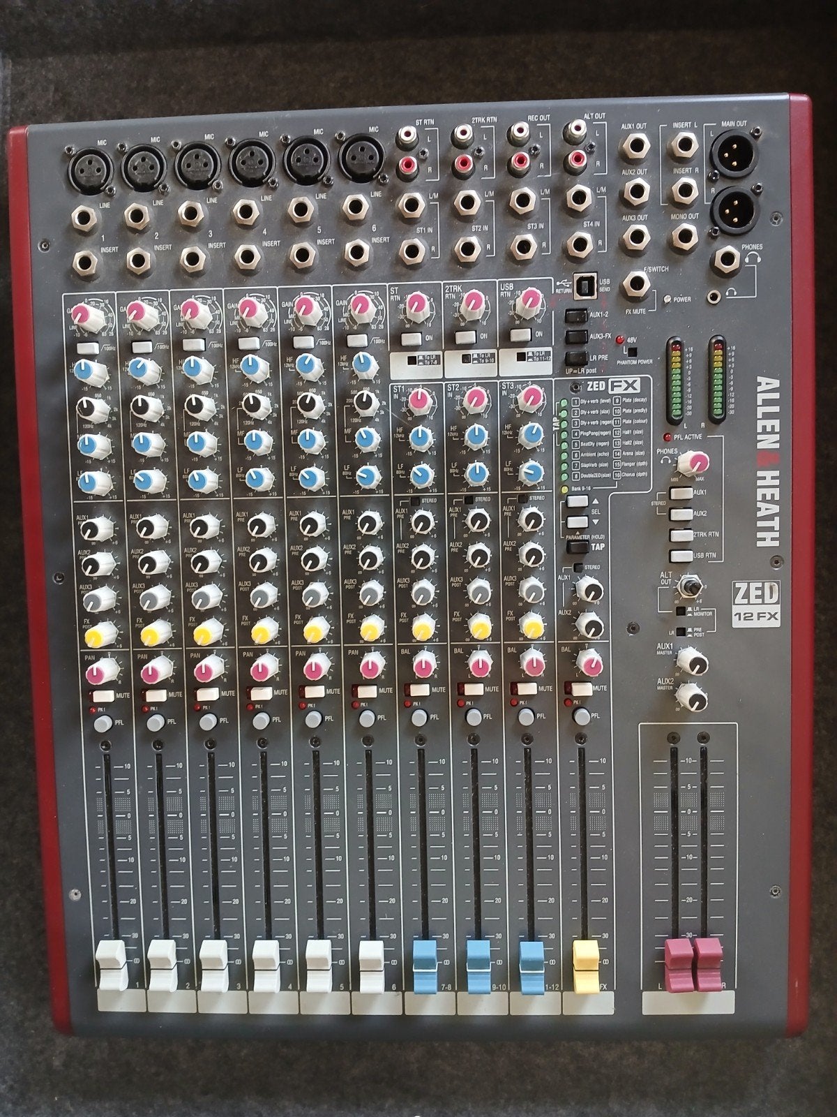 Allen & Heath ZED-12FX Mengpaneel met Flightcase, Ophalen, Gebruikt, 10 tot 20 kanalen, Microfooningang