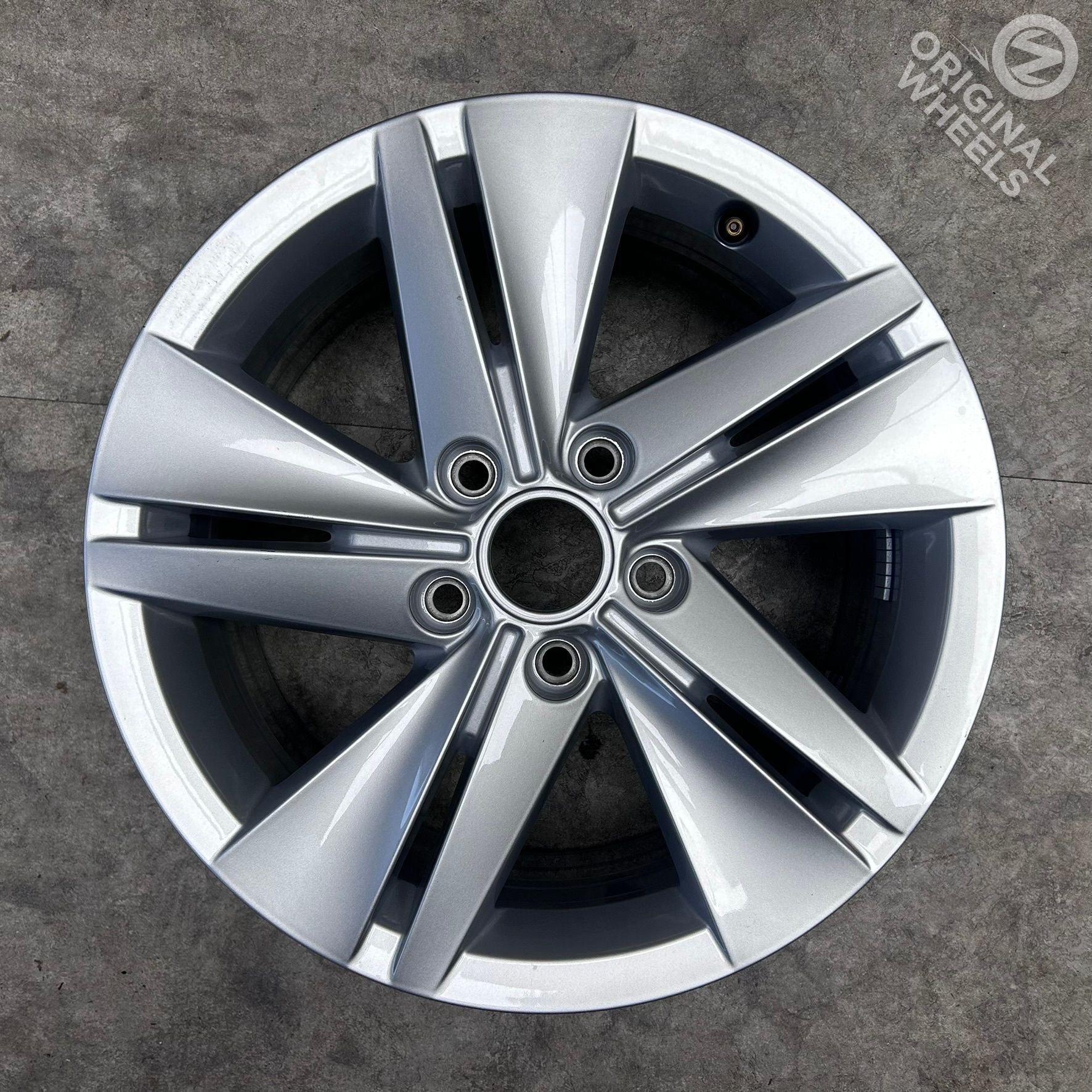 16 inch originele Norfolk velg Golf 8 5H0601025