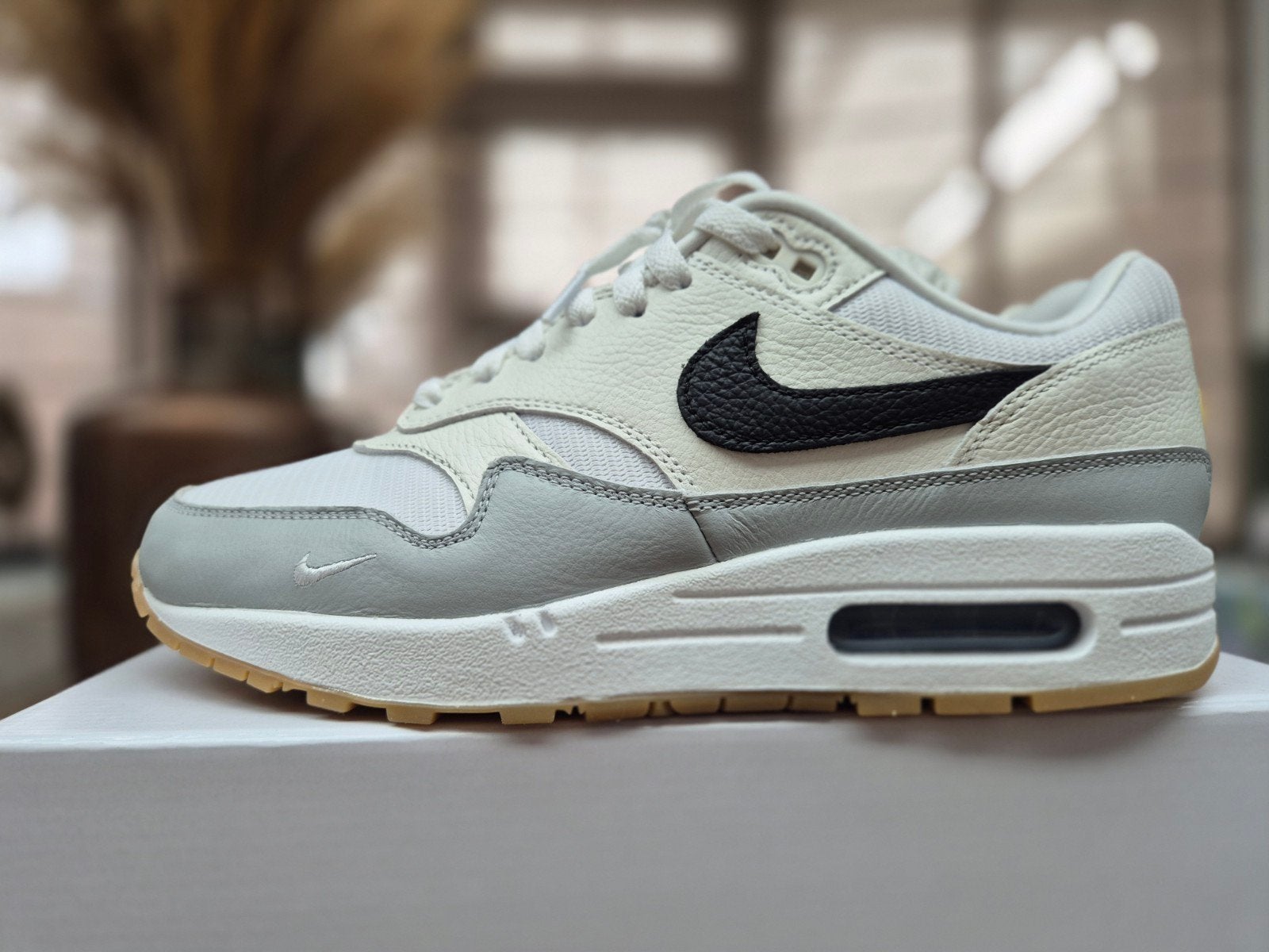 Nike AM 1 (nike by you) Maat 42,5, Kleding | Heren, Nike air max, Ophalen of Verzenden, Zo goed als nieuw, Wit