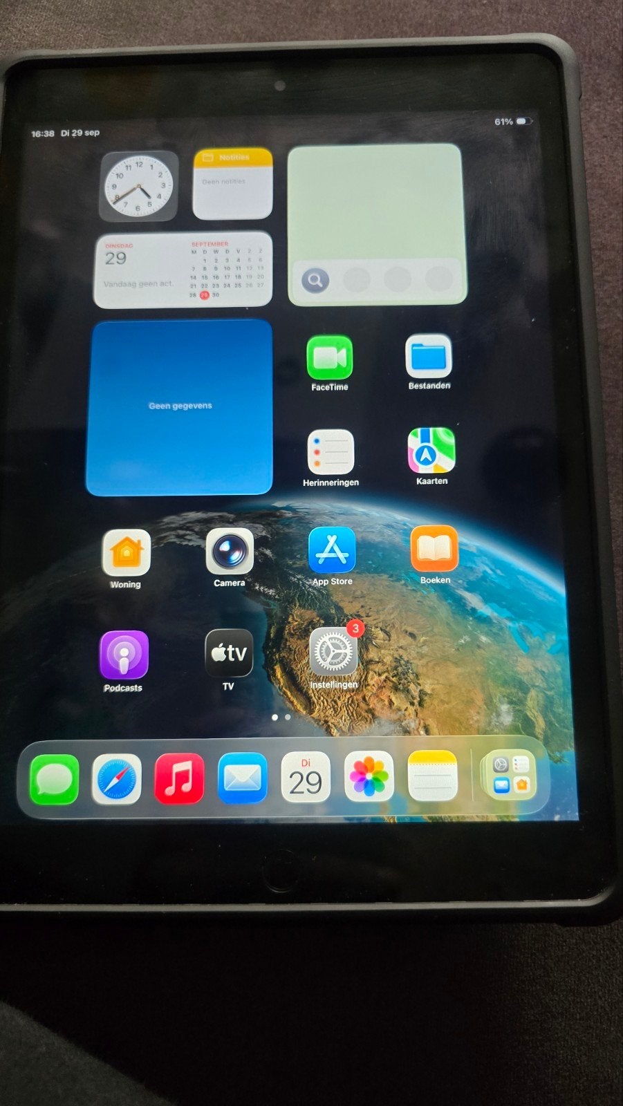 Apple iPad 9e generatie 64GB WiFi – Krasloos + UAG hoes, Computers en Software, 10 inch, Apple iPad, Ophalen of Verzenden, Zo goed als nieuw