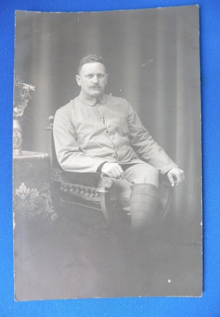 WO1 Duitse Foto Studiobuste Zittende Soldaat (E), Verzamelen, Verzenden, Landmacht, Duitsland, Foto of Poster