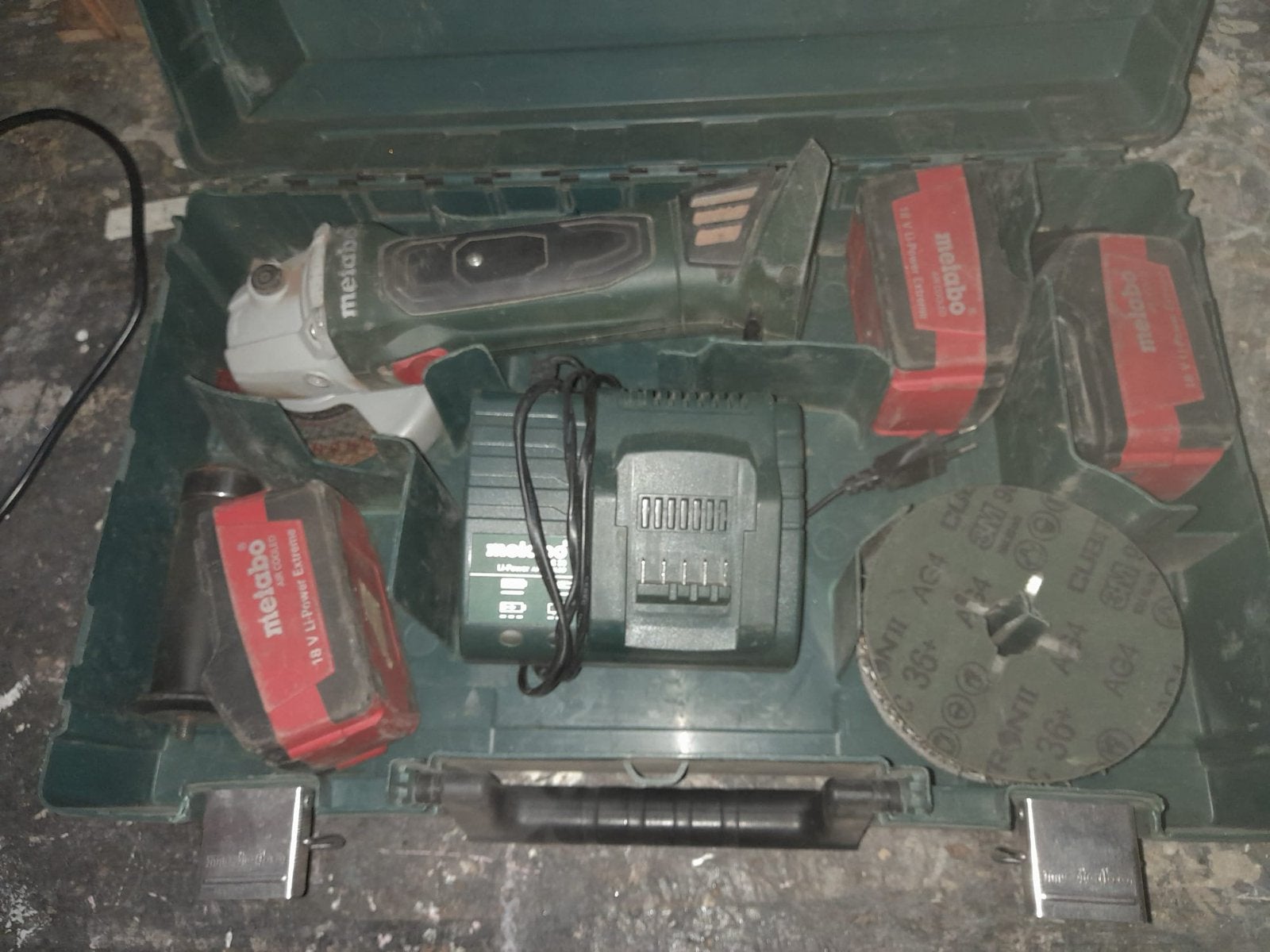 Metabo Accu Slijptol met 3 accu's en lader, Doe-het-zelf en Verbouw, Gereedschap | Slijpmachines, Ophalen, Gebruikt, Haakse handslijpmachine