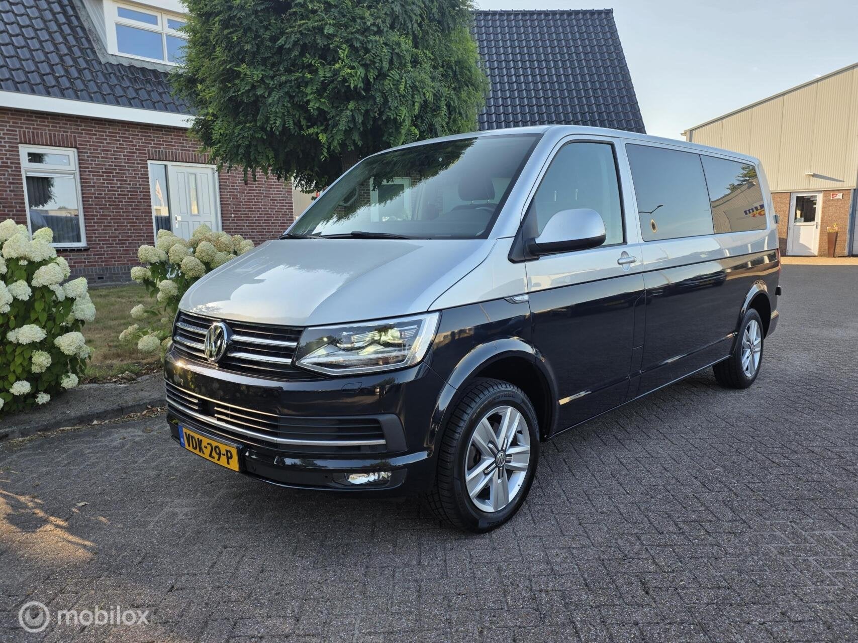 VW Transporter 150 pk L2 DC Highline/carplay/leer/airco, Auto's, Gebruikt, 4 cilinders, 150 pk, Volkswagen