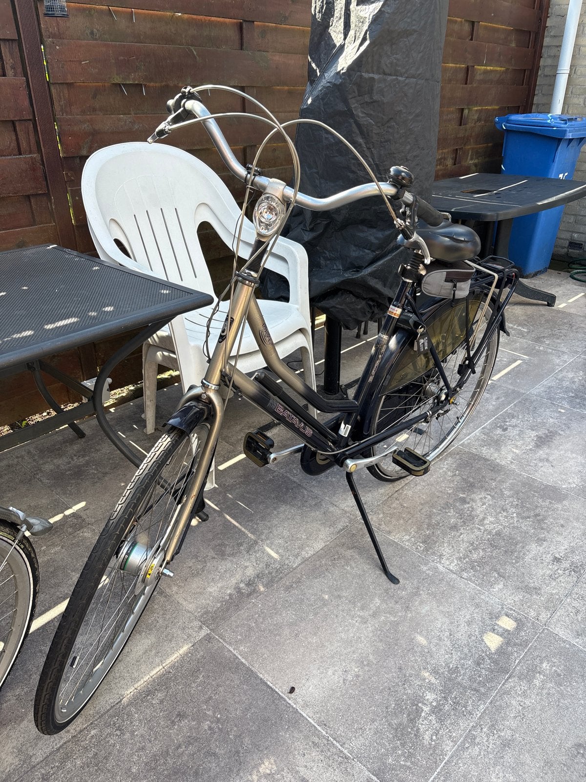 Batavus live fiets met lekke achterband en beschadigd zadel, Fietsen en Brommers, Ophalen, Gebruikt, Batavus