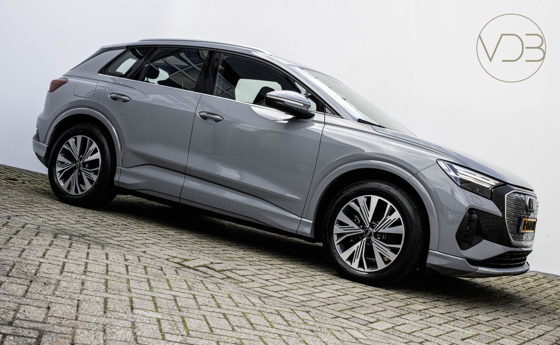 Audi Q4 e-tron 35 SOH 91% Launch edition Advanced 55 kWh, Automaat, Zwart, 1865 kg, Origineel Nederlands