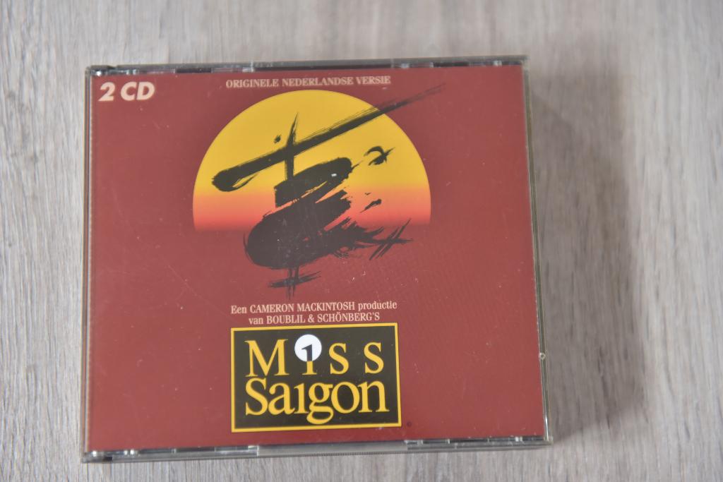 MUSICAL NEDERLANDSE VERSIE - MISS SAIGON 2CDbox, Cd's en Dvd's, Verzenden, Zo goed als nieuw