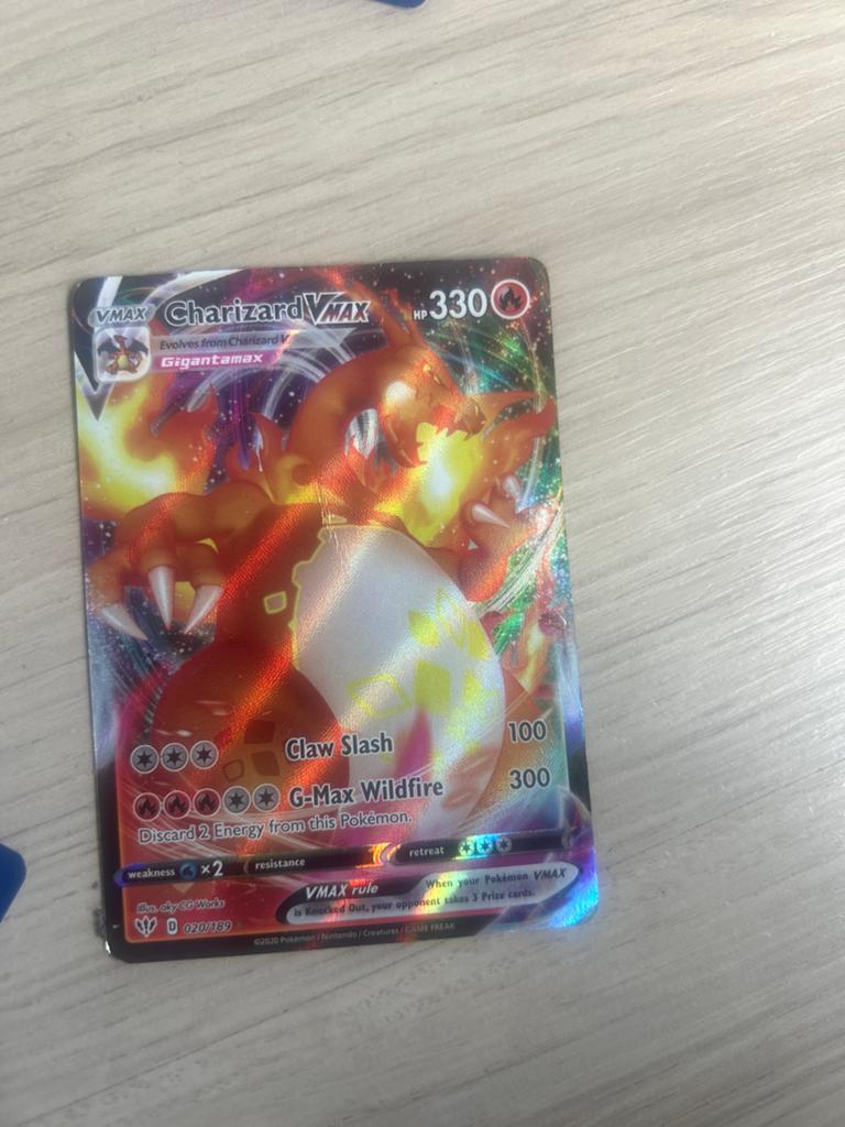 Pokémon Kaart Charizard VMAX 020/189, Ophalen of Verzenden, Zo goed als nieuw, Losse kaart, Foil