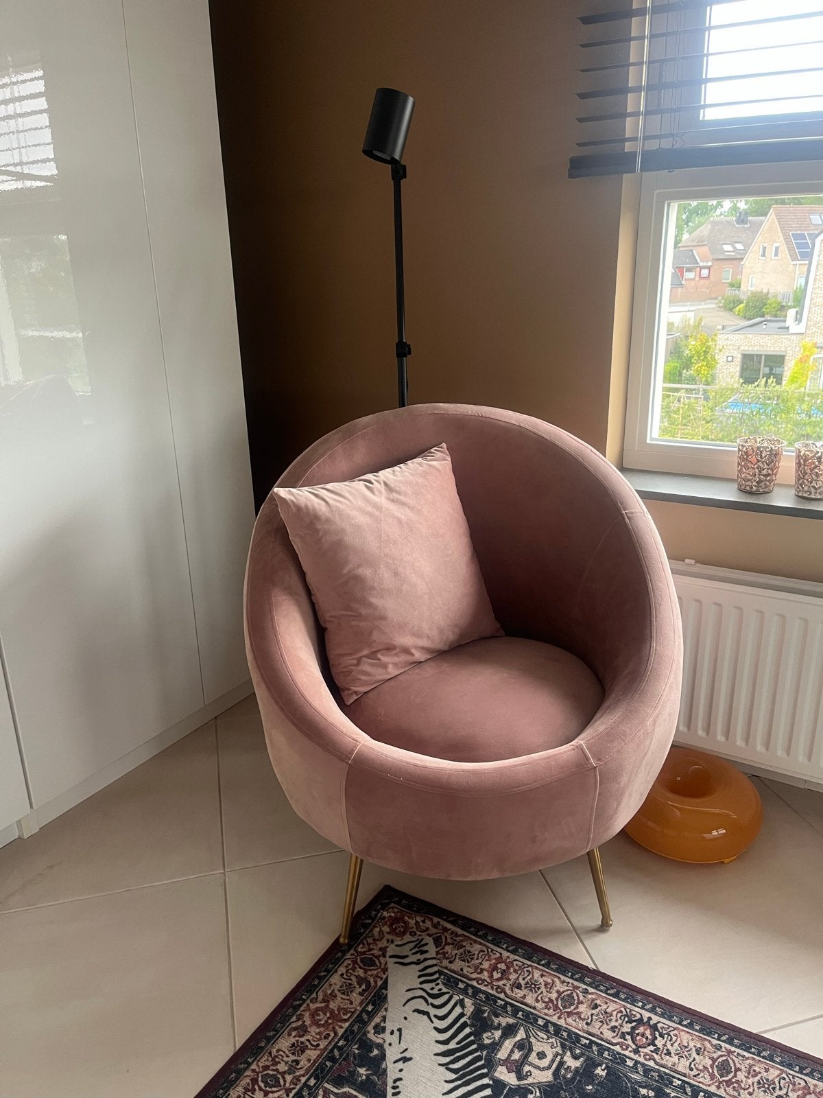 X5HOME velvet fauteuil + poef - roze met messing, Huis en Inrichting, Fauteuils, Ophalen, Minder dan 75 cm, Stof, 50 tot 75 cm