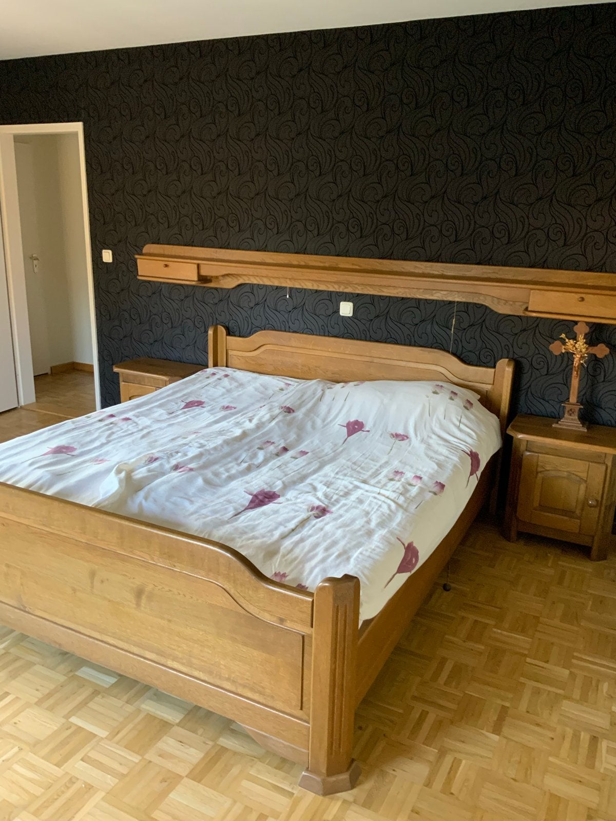 Massief houten tweepersoonsbed met nachtkastjes, Ophalen, Gebruikt, Bruin, Tweepersoons
