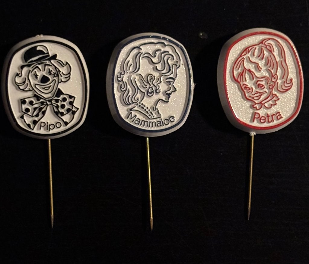 speldjes Pipo Mammaloe Petra vintage 1965, Verzamelen, Ophalen of Verzenden, Gebruikt, Overige onderwerpen, Speldje of Pin