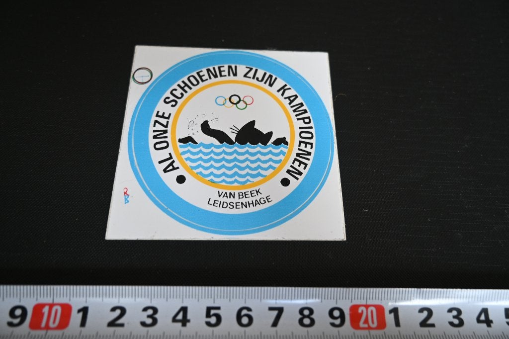sticker Leidsehage Van Beek Al onze schoenen zijn kampioenen, Ophalen, Zo goed als nieuw