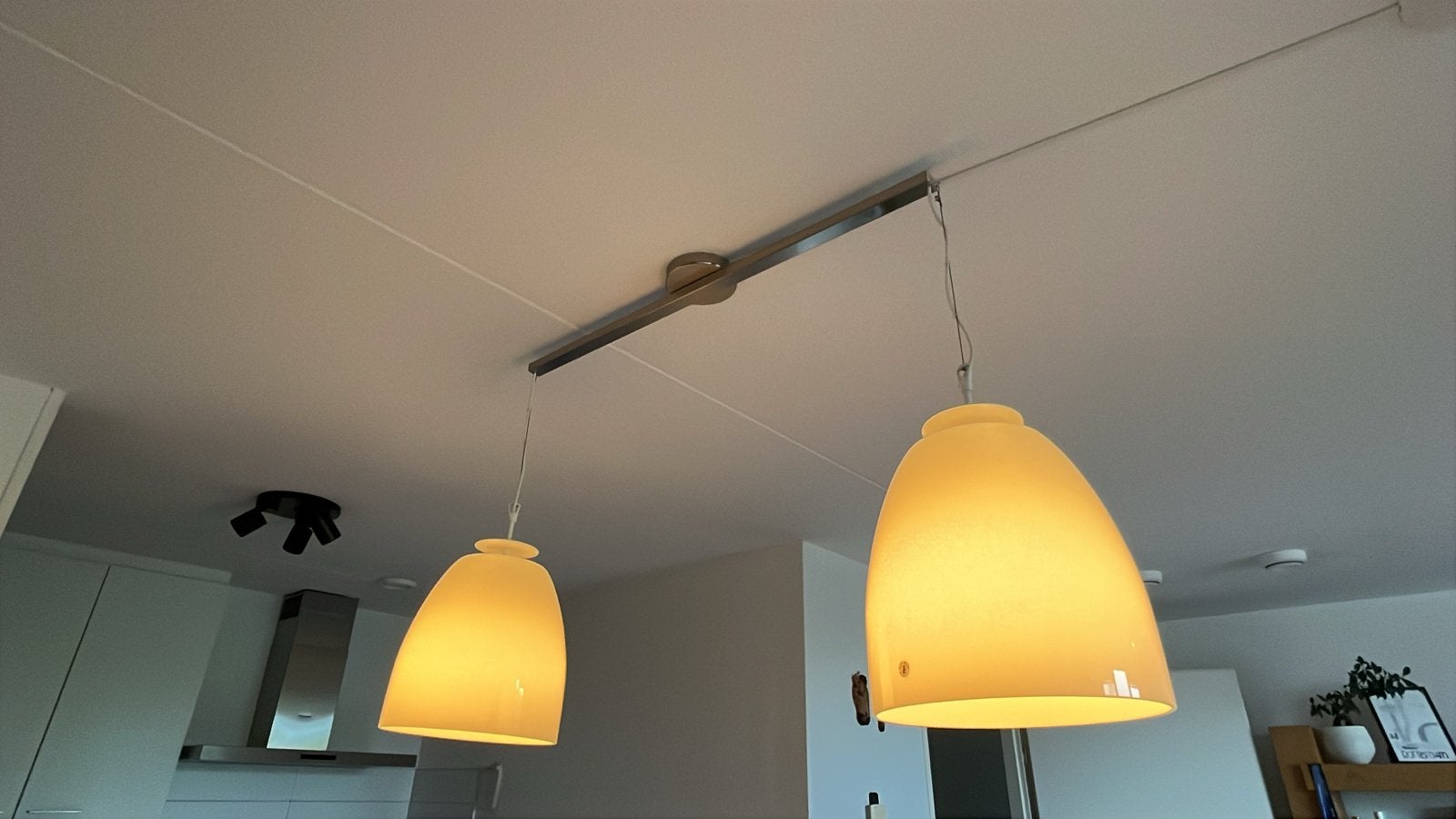 IKEA glazen lampen met Lightswing systeem, Huis en Inrichting, Lampen | Hanglampen, Ophalen, Gebruikt, Glas