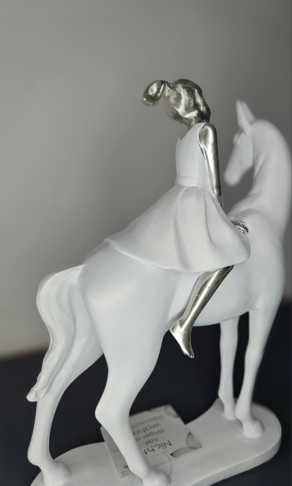Beeldje "Meisje op paard" H.25cm, Ophalen of Verzenden, Nieuw, Dier