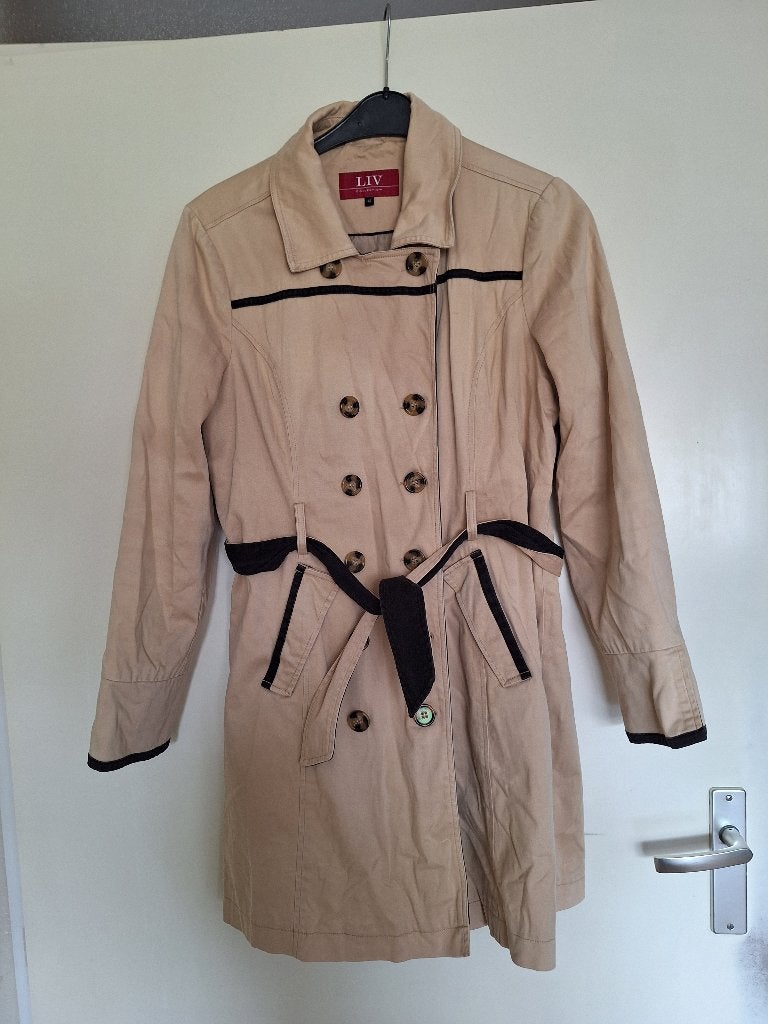 Beige trenchcoat maat 42, Kleding | Dames, Jassen | Zomer, Beige, Maat 42/44 (L), Ophalen of Verzenden, Zo goed als nieuw
