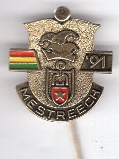 Mestreech '91 Maastricht koper carnavals speldje ( Z_207), Ophalen of Verzenden, Zo goed als nieuw, Stad of Land, Speldje of Pin