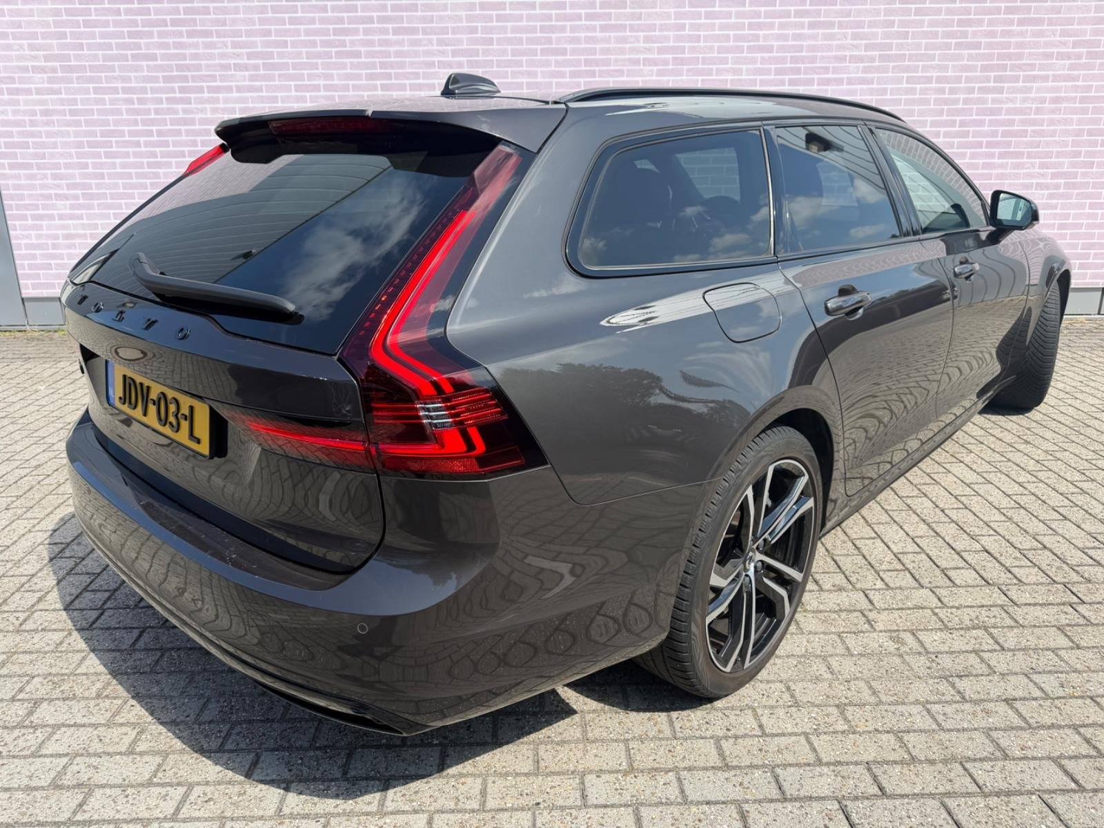 Volvo V90 2.0 T6 Recharge AWD R-Design | Plug-in Hybrid (PHE, Auto's, 12 maanden, Euro 6, 4 cilinders, 340 pk