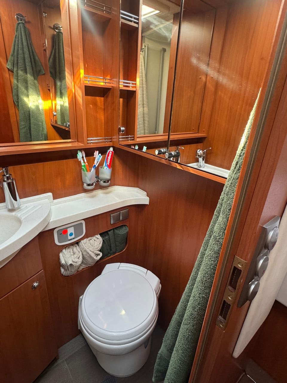 Foto 8 van Iveco 65.210 Concorde Credo Camper