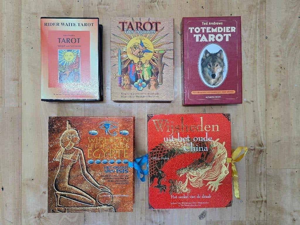 GROTE COLLECTIE TAROTKAARTEN EN BOEKEN, Ophalen of Verzenden, Zo goed als nieuw, Spiritualiteit algemeen, Overige typen