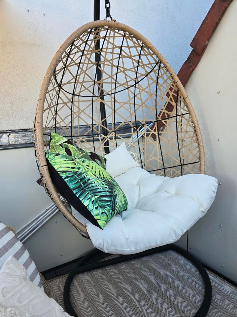 Stijlvolle hangstoel met kussen voor binnen/buiten, Huis en Inrichting, Stoelen, Gebruikt, Overige kleuren, Ophalen of Verzenden