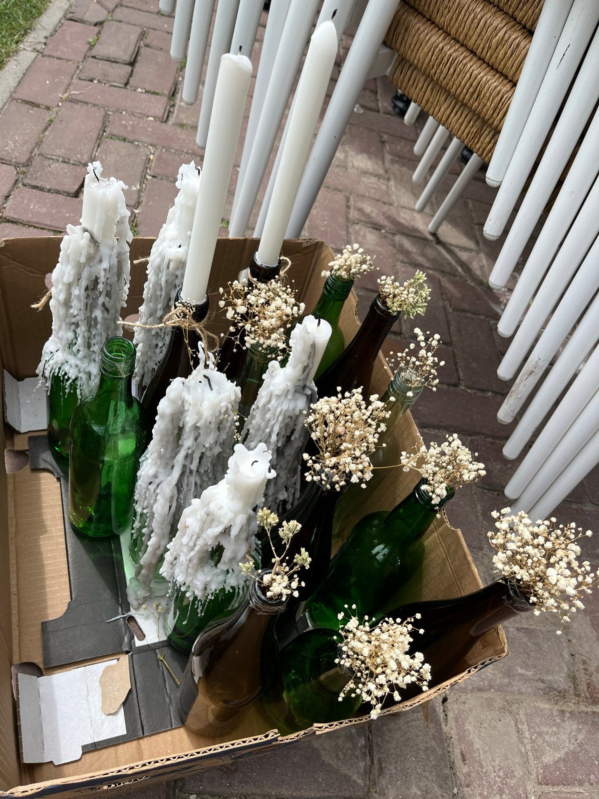 Decoratieve wijnflessen met kaarsvet en droogbloemen, Huis en Inrichting, Woonaccessoires | Vazen, Ophalen, Gebruikt, Glas, Minder dan 50 cm