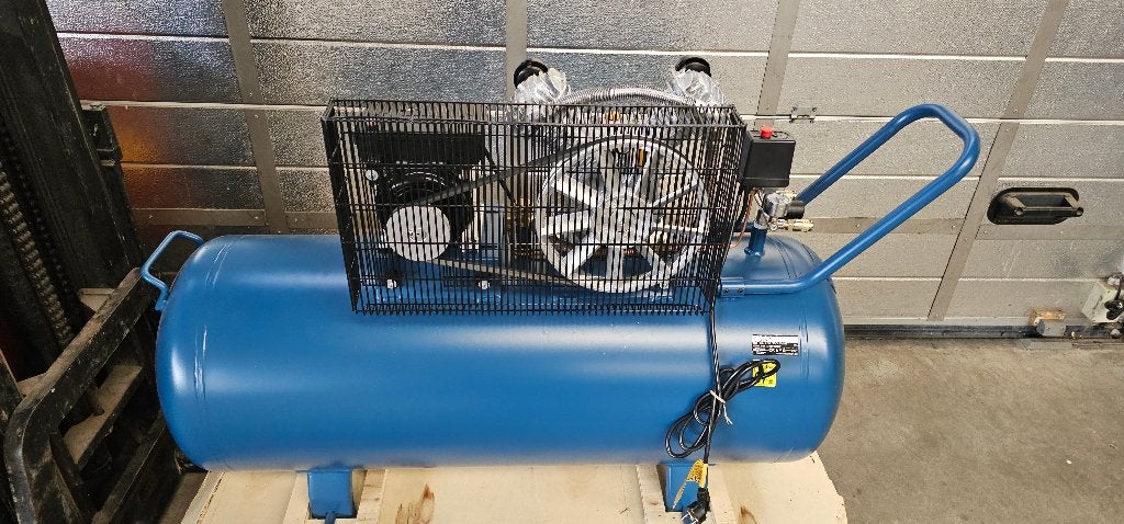 HBM snaaraangedreven compressor 200 liter, Ophalen, Zo goed als nieuw