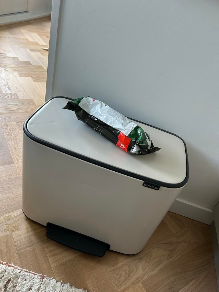 Brabantia prullenbak 36 liter in beige, Ophalen, Gebruikt, Met pedaal, Minder dan 50 cm