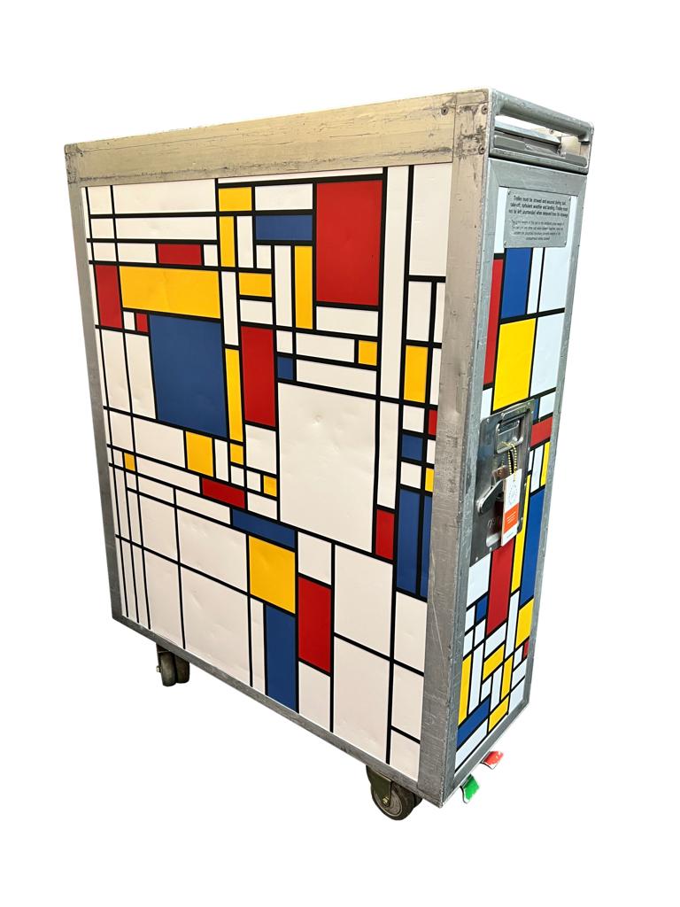 Vliegtuig trolley Full size Vliegtuigtrolley Mondriaan Art, Verzamelen, Luchtvaart en Vliegtuigspotten, Ophalen, Gebruikt, Overige typen