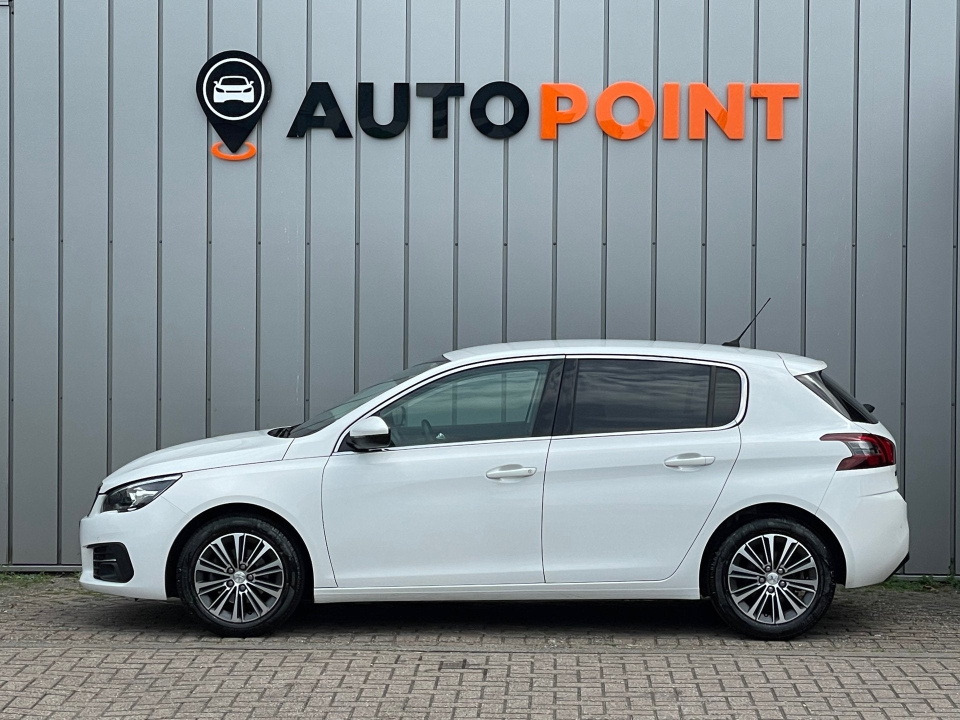 Peugeot 308 1.2 PureTech Blue Lease Allure AUTOMAAT DEALER O, Auto's, Stof, Gebruikt, 1199 cc, Wit