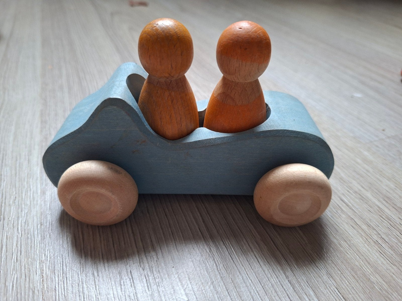 Grimm's Houten auto met twee poppetjes, Ophalen of Verzenden, Zo goed als nieuw, Overige typen