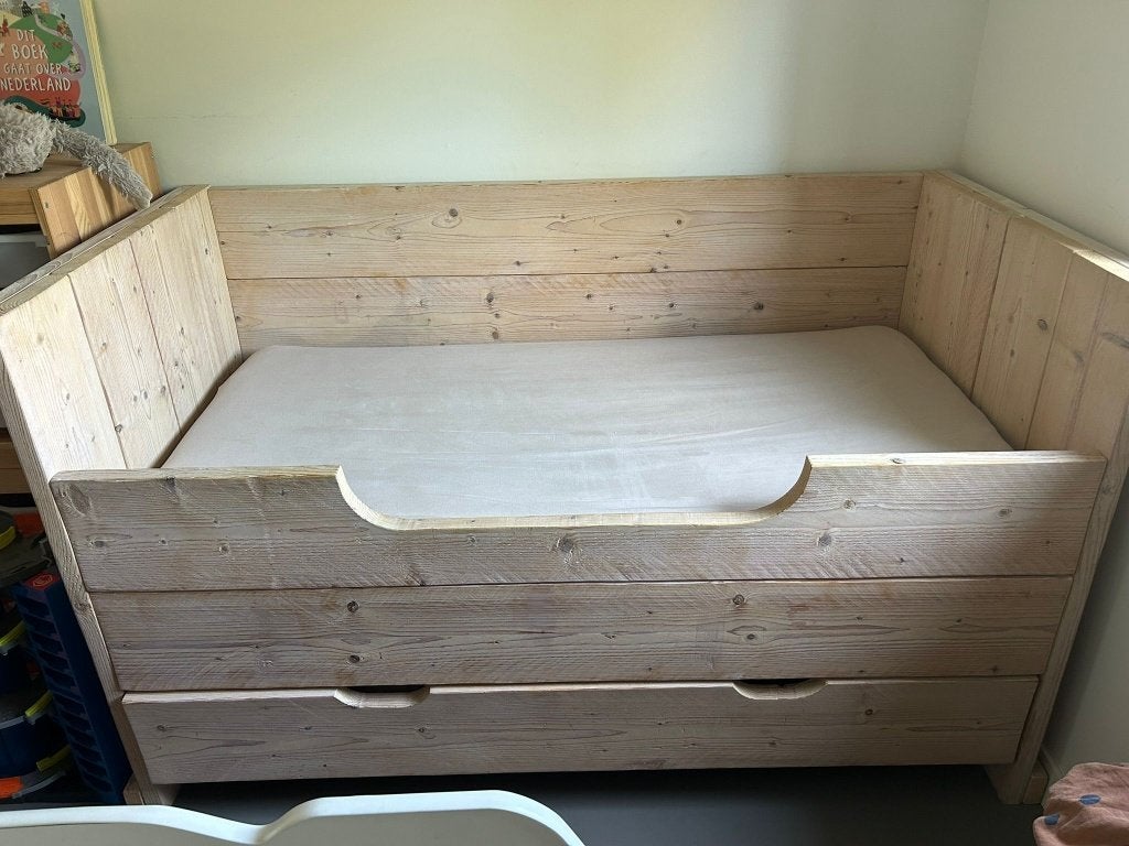 Peuterbed  van hout - met opbergruimte, Ophalen, Gebruikt, Eenpersoons, 190 cm of minder