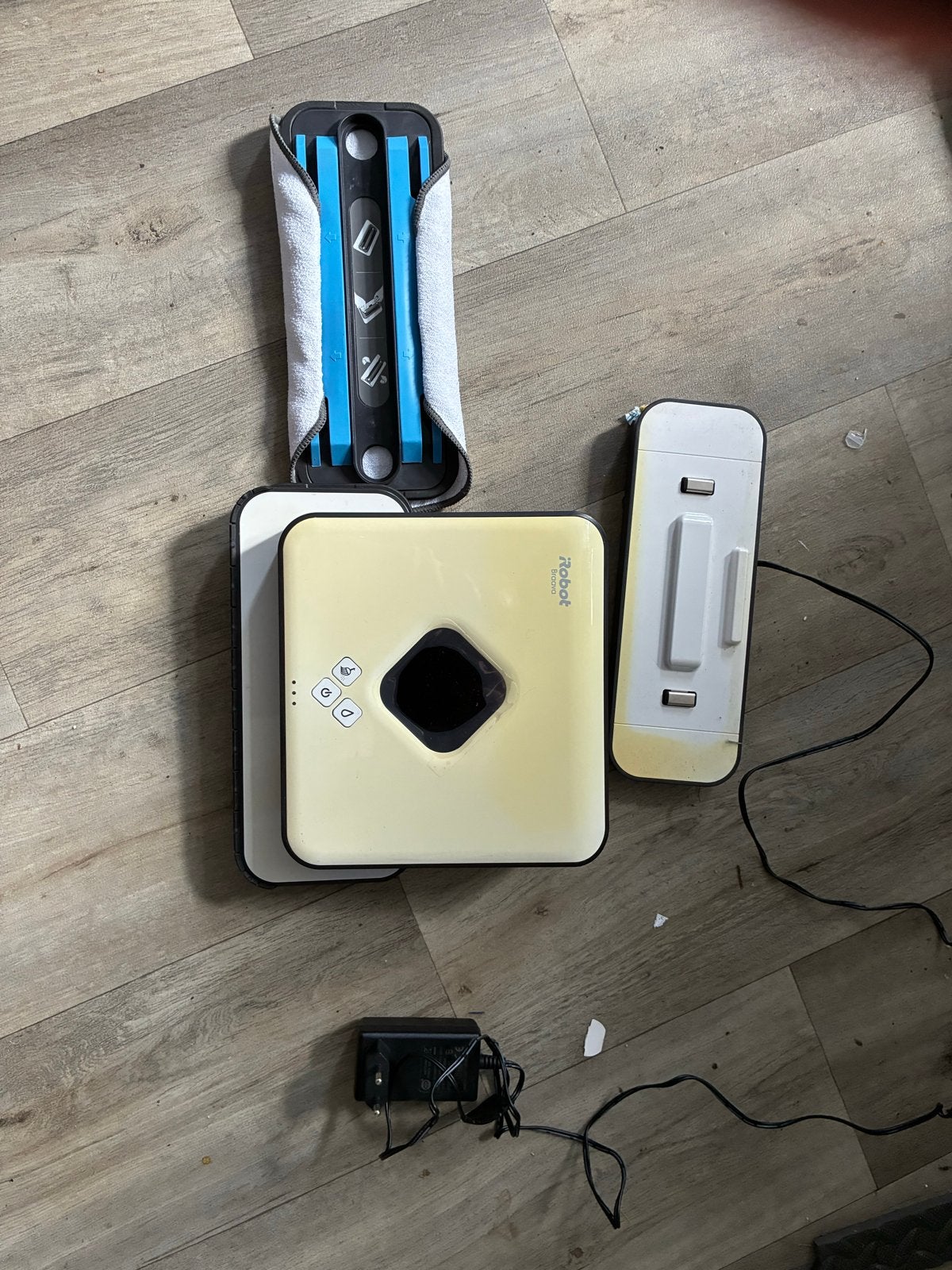 iRobot Braava 380t Robot Dweilmachine met Oplaadstation, Gebruikt, IRobot, Dweilfunctie, Ophalen of Verzenden