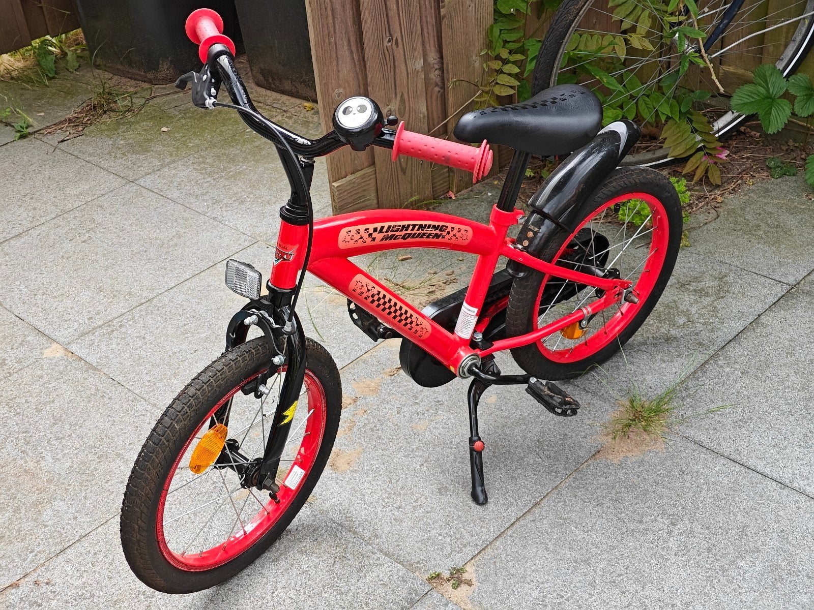 Disney Cars 16 Inch Children's Bike – Red/Black, Ophalen, Gebruikt, 16 tot 20 inch, Zijwieltjes