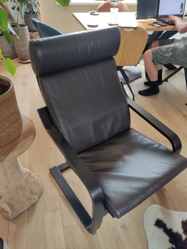 IKEA POÄNG Fauteuil, zwartbruin met leren bekleding, Ophalen, IKEA POÄNG fauteuil, Gebruikt, Bruin