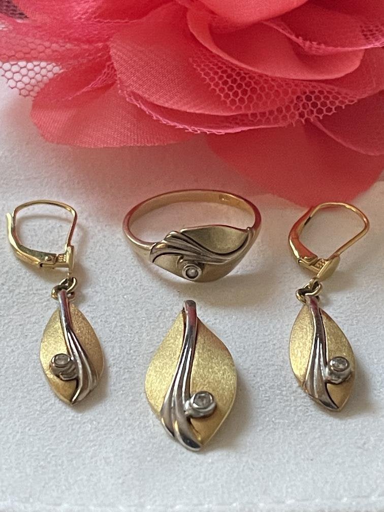 8 karaat gouden bicolorset oorbellen , ring , hanger, Ophalen of Verzenden, Zo goed als nieuw, Nvt, Nvt