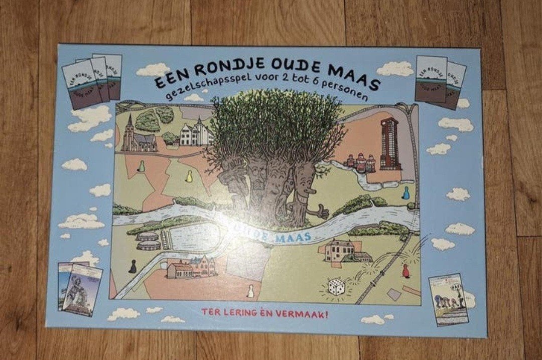Een Rondje Oude Maas - Gezellig gezelschapsspel, Hobby en Vrije tijd, Gezelschapsspellen | Bordspellen, Vijf spelers of meer, Ophalen of Verzenden