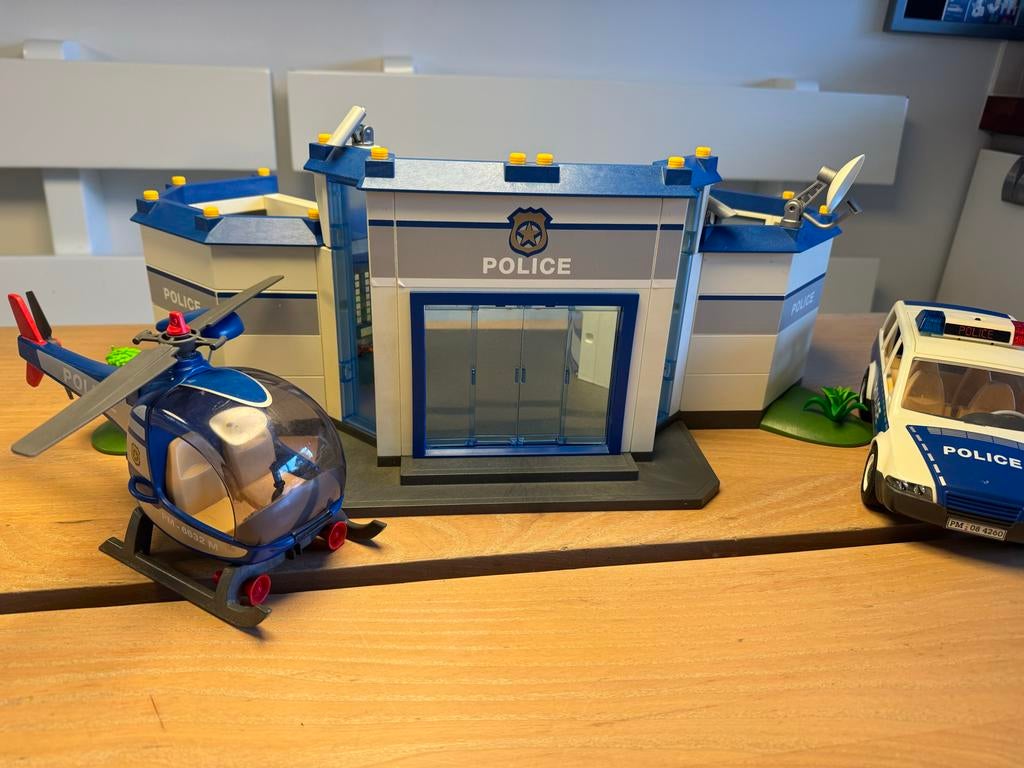 Playmobil Politiebureau met Helikopter en Auto, Ophalen of Verzenden