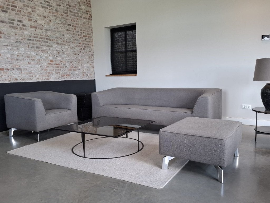 Pode bank met fauteuil en hocker – grijze wolstof