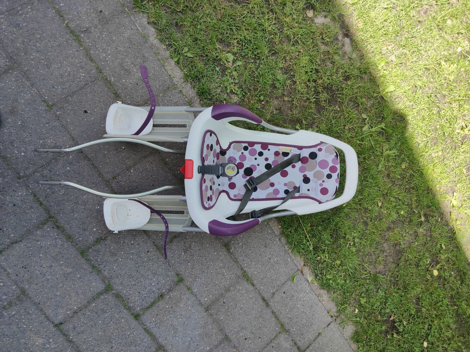 Fietsstoeltje Achterzitje Kinderzitje Paars Wit, Ophalen of Verzenden, Gebruikt, Pebbel, Voetsteuntjes
