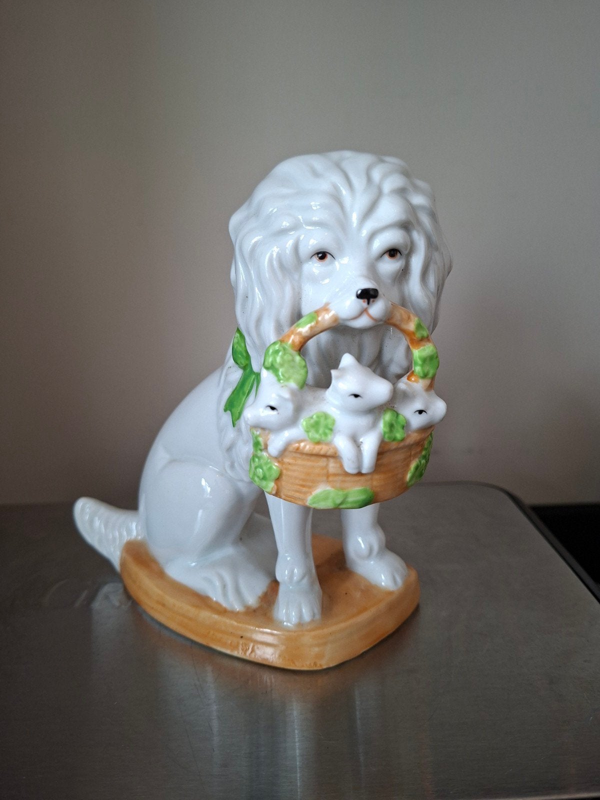 Engelse Staffordshire Poedel met biggetjes in mandje, Ophalen of Verzenden