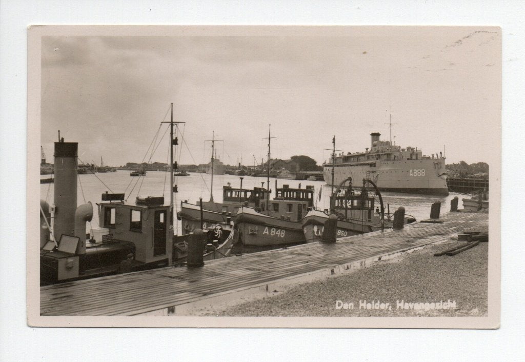 Den Helder. Oude ansichtkaart. Havengezicht met schepen, Verzenden, 1940 tot 1960, Gelopen, Noord-Holland