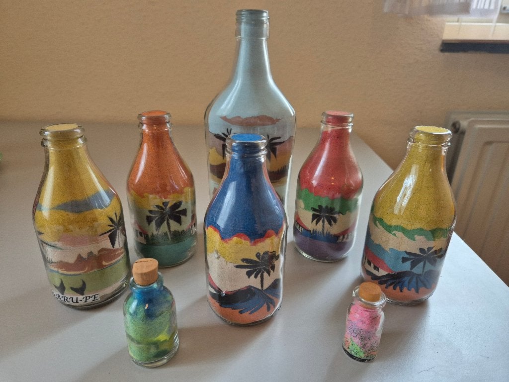 8 x Glazen flesjes Braziliaanse zandkunst = "Cidogravura"., Antiek en Kunst, Ophalen of Verzenden