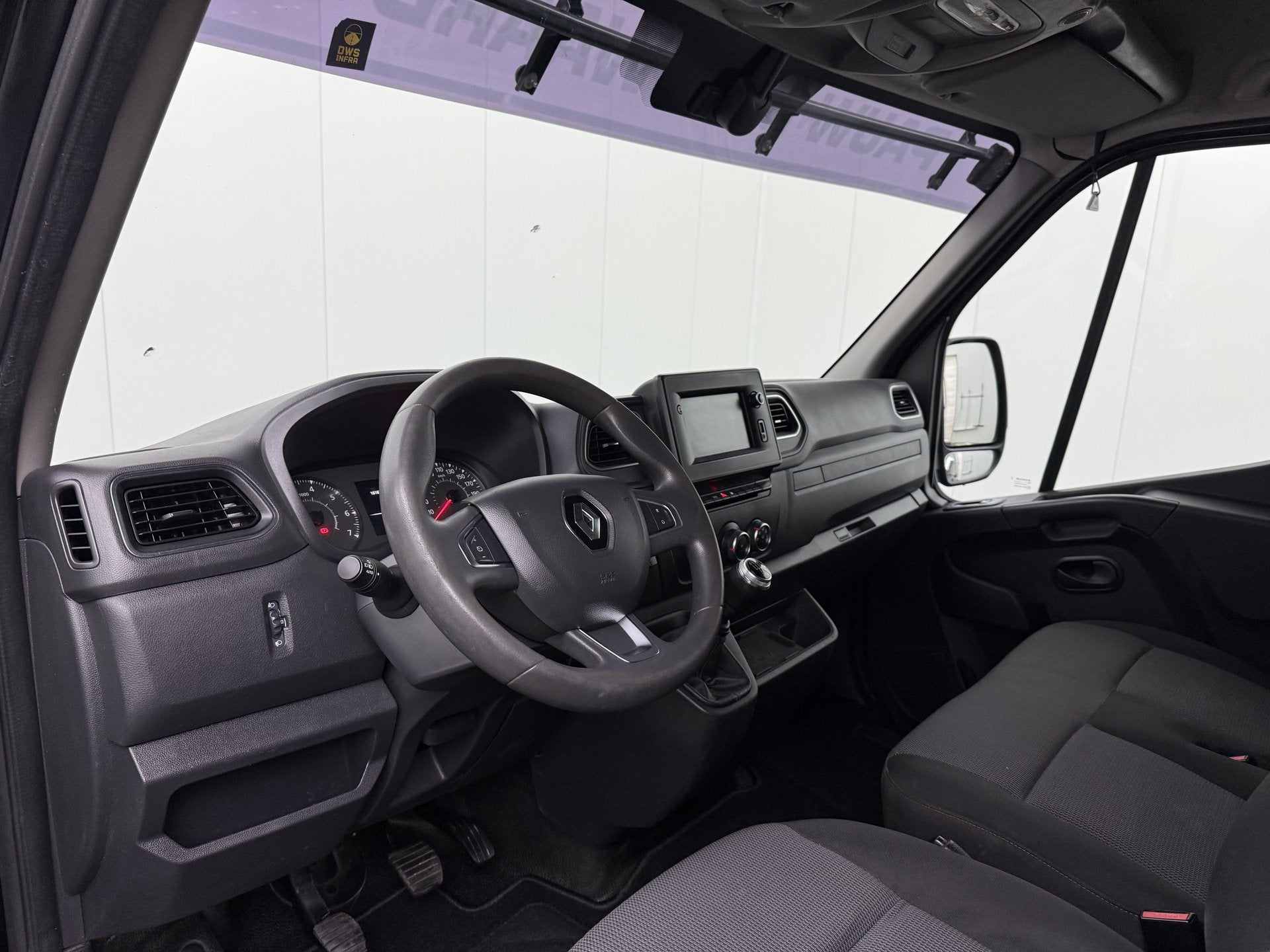 Renault Master 2.3DCi 135PK L2H2 Black Edition | Multimedia, Voorwielaandrijving, Dealer onderhouden, Gebruikt, 4 cilinders