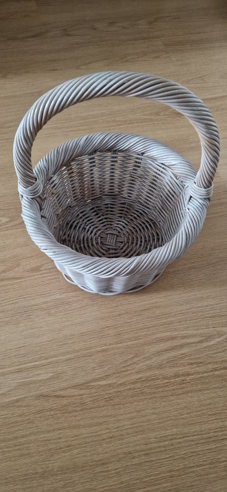 Mooie ronde rotan/rieten mand met hengsel – Handig & Decorat, Huis en Inrichting, Ophalen, Zo goed als nieuw, Rond, Riet